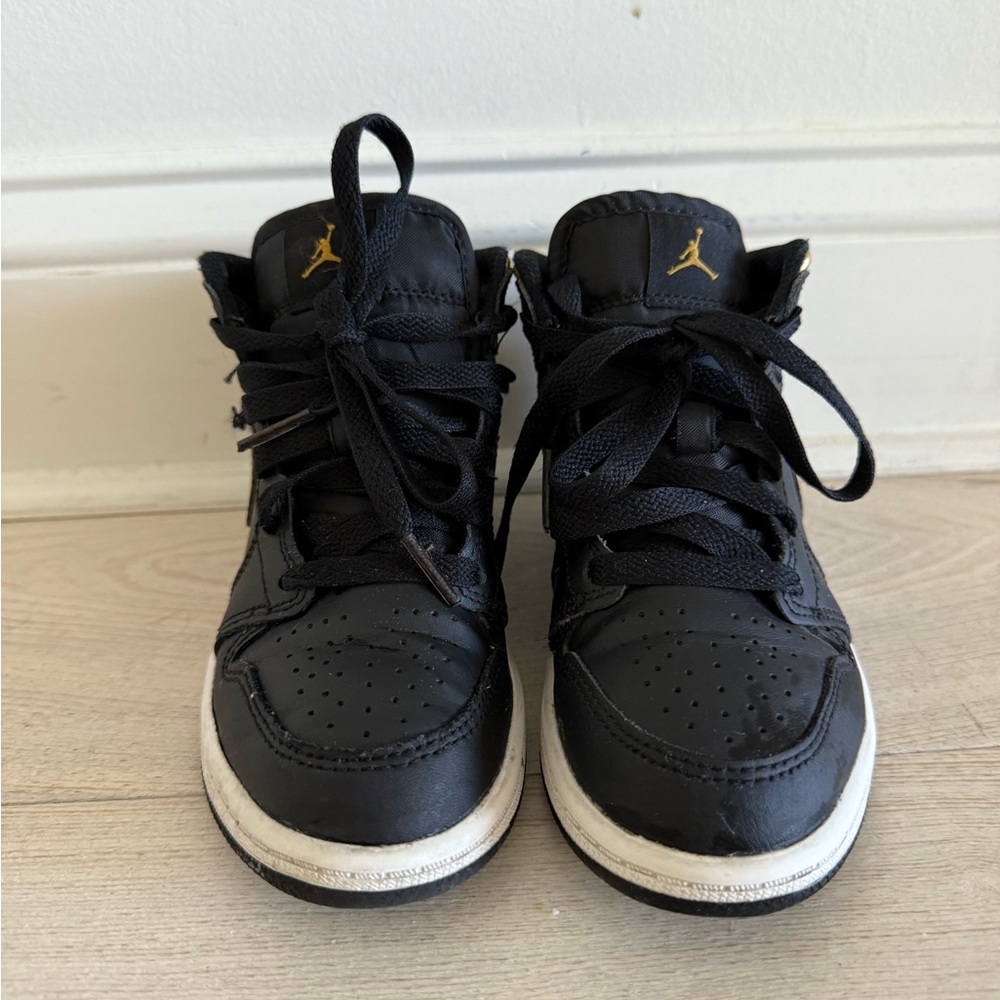 Nike Kids Black and Gold Sneakers - Picture 2 of 8